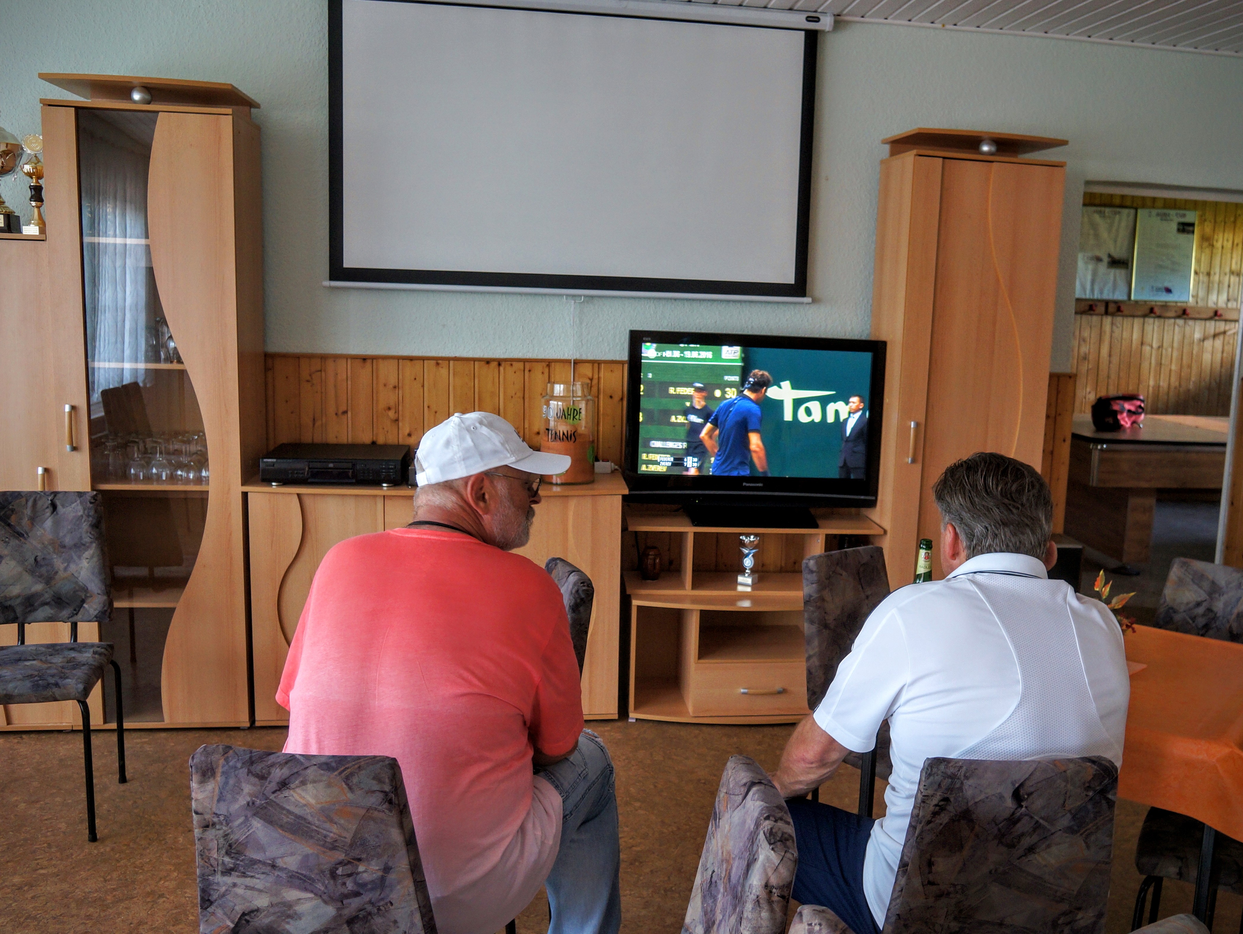 ... schaut sich Utz an wie man noch besser Tennis spielt